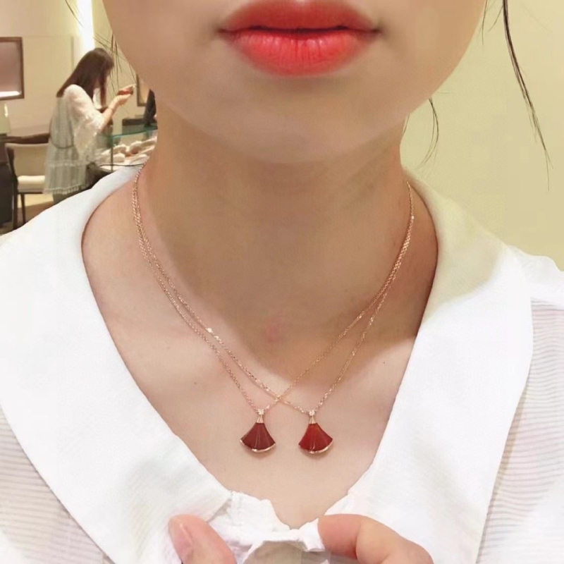 Bv1g*ai necklaces
